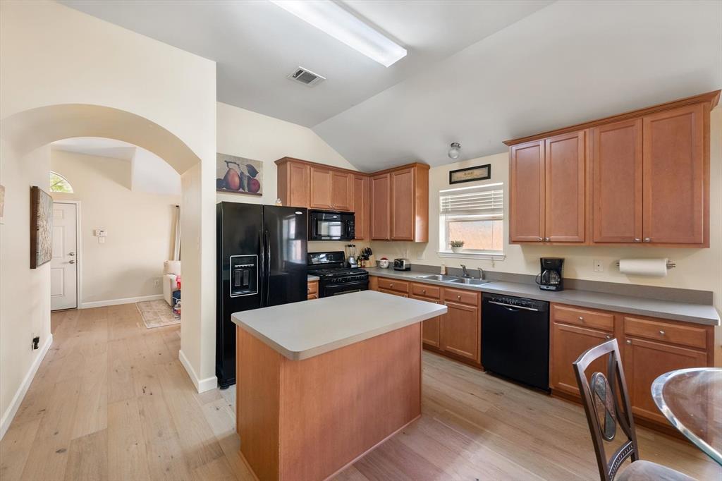 8123 Tierra Del Sol Road, Arlington, TX 76002