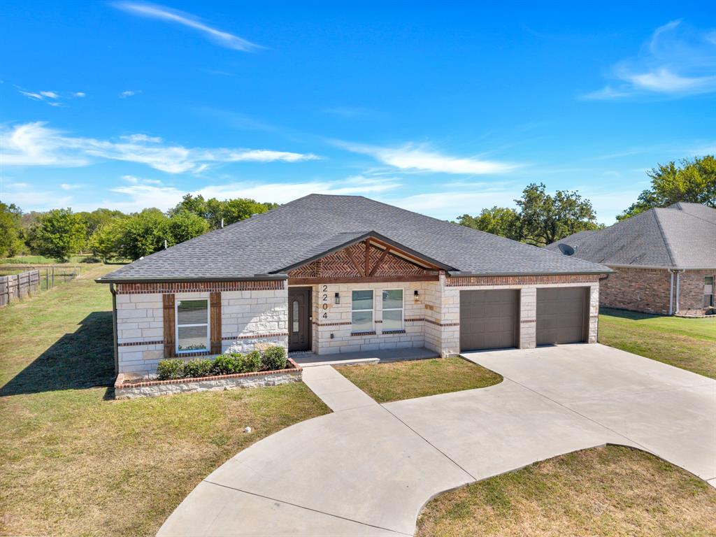 2204 Albert Broadfoot Street, Bonham, tX