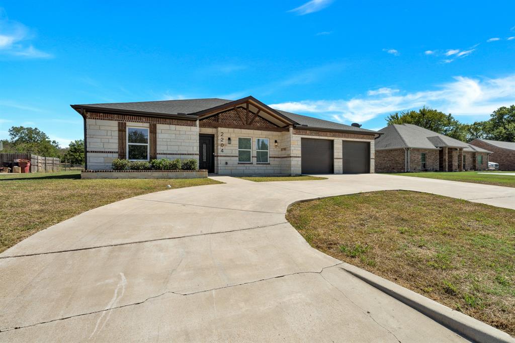 2204 Albert Broadfoot Street, Bonham, TX