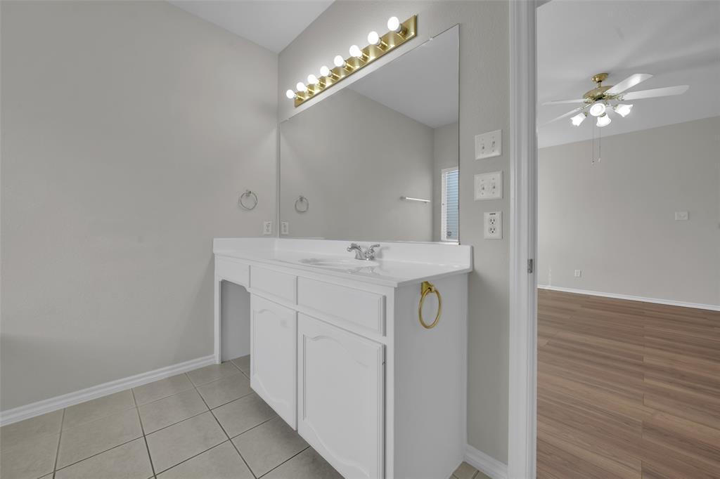 2716 Silver Hill Drive, Fort Worth, TX 76131