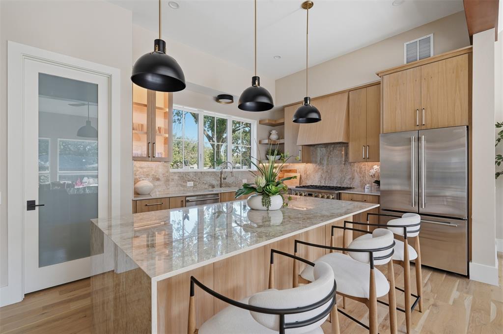 9007 Leaside Drive, Dallas, TX 75238