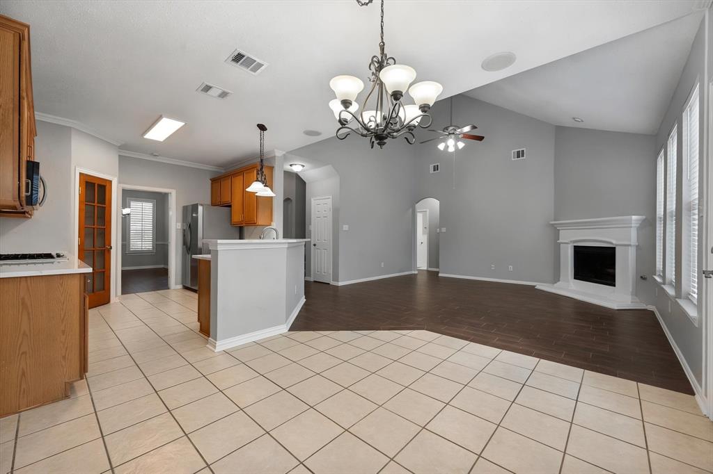 1102 Tanglewood Drive, Mansfield, TX 76063