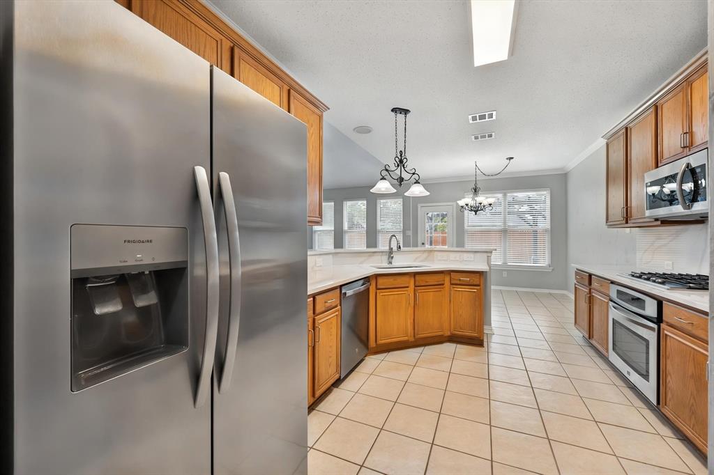 1102 Tanglewood Drive, Mansfield, TX 76063