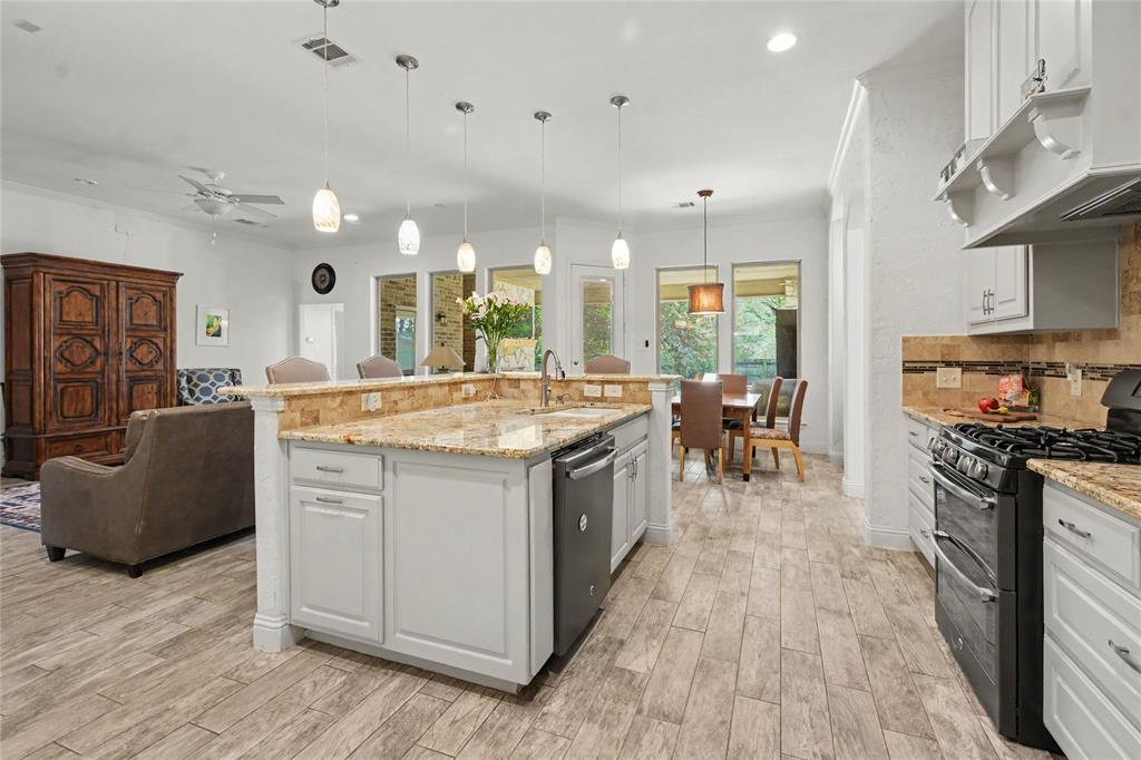 116 E 8th Street, Irving, TX 75060 116 E 8th Street, Irving, TX 75060