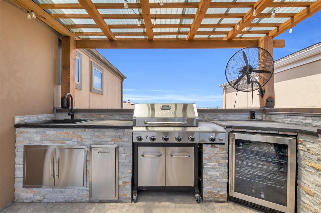 Outdoor kitchen