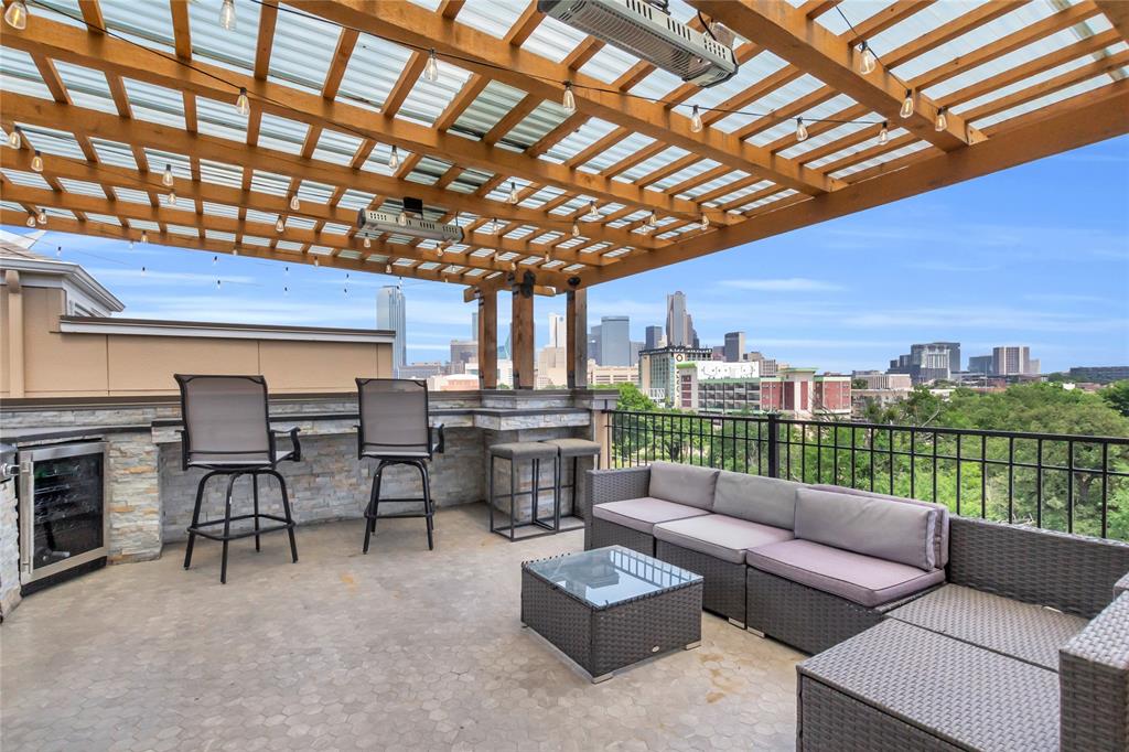 Rooftop area with pergola Rooftop area with pergola