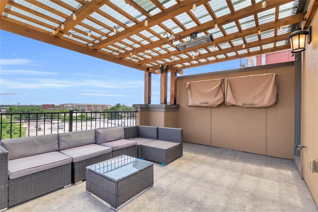 Rooftop with furniture & TVs