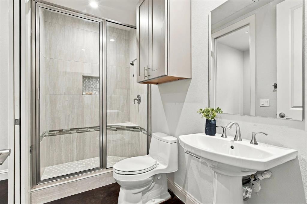 Ensuite bath on first level