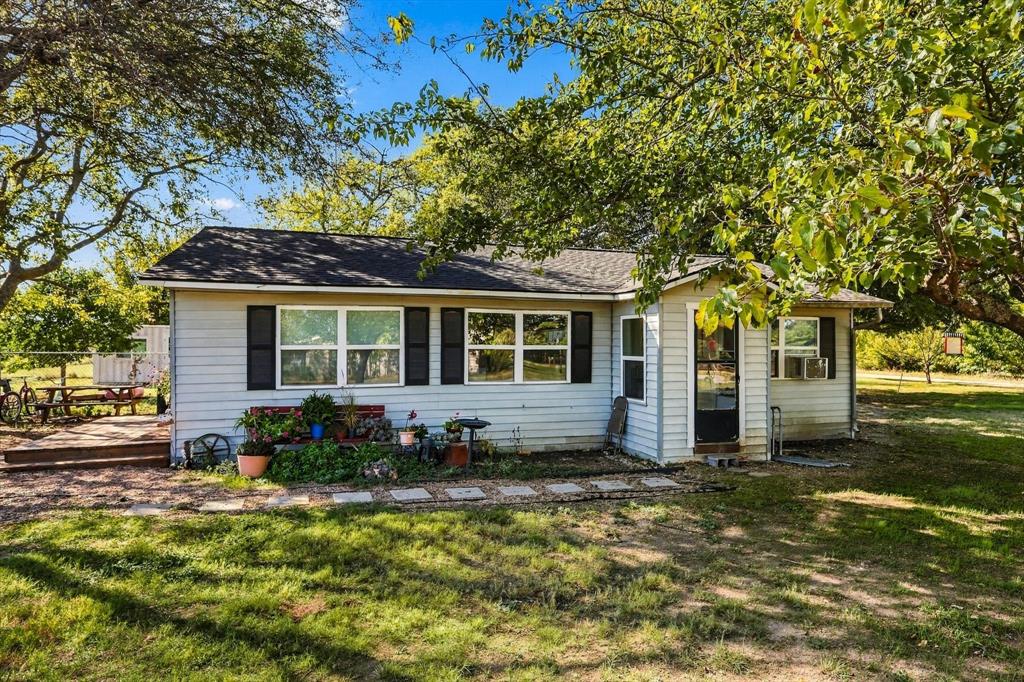 Welcome to 1320 Apple Lane in Midlothian Texas. Zoned to MHS and Dieterich Middle School. Welcome to 1320 Apple Lane in Midlothian Texas. Zoned to MHS and Dieterich Middle School.
