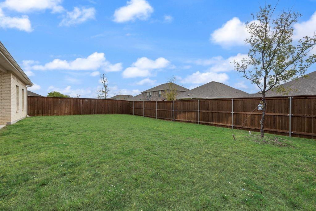 801 Vineyard Way, Forney, TX 75126