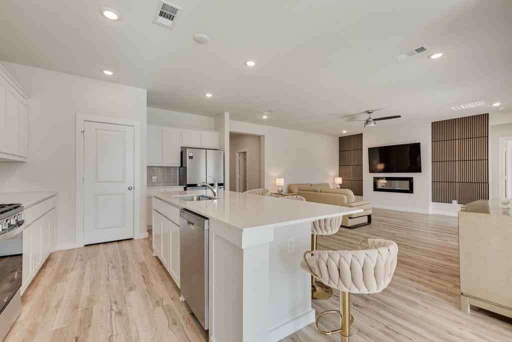 801 Vineyard Way, Forney, TX 75126