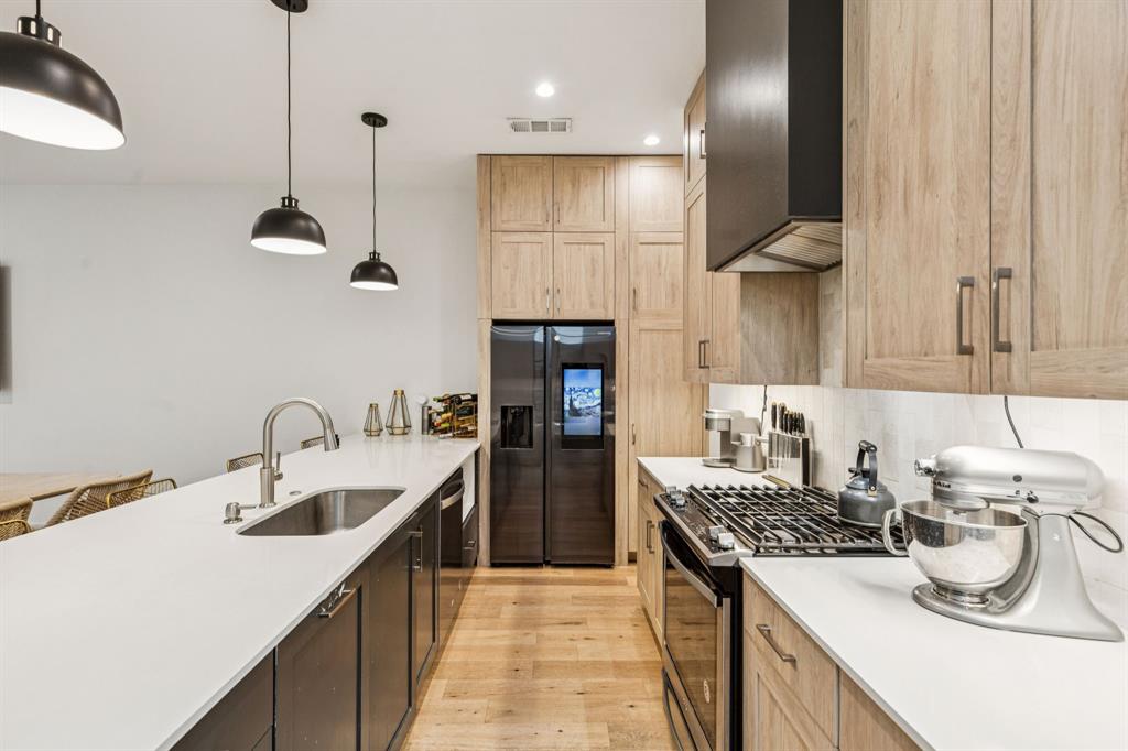 1214 Haines Avenue, Dallas, TX 75208