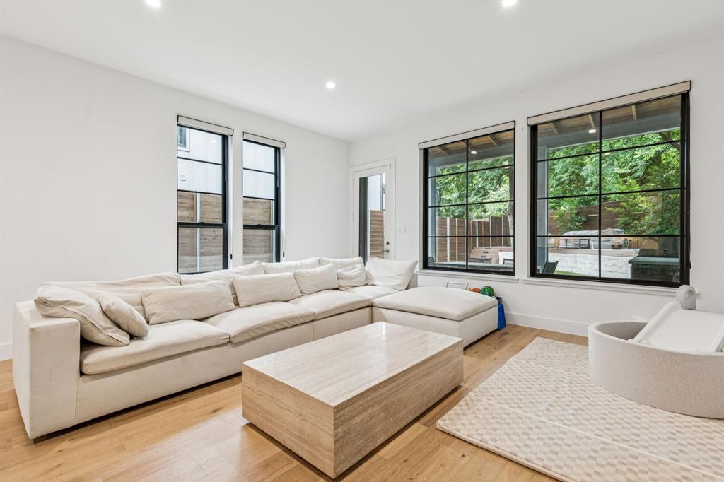 1214 Haines Avenue, Dallas, TX 75208
