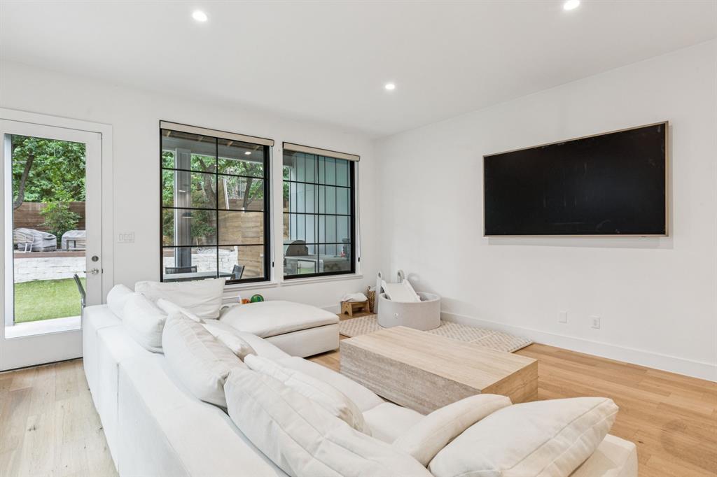 1214 Haines Avenue, Dallas, TX 75208