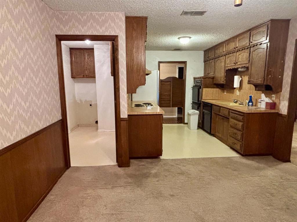 2112 River Bend Road, Arlington, TX 76014