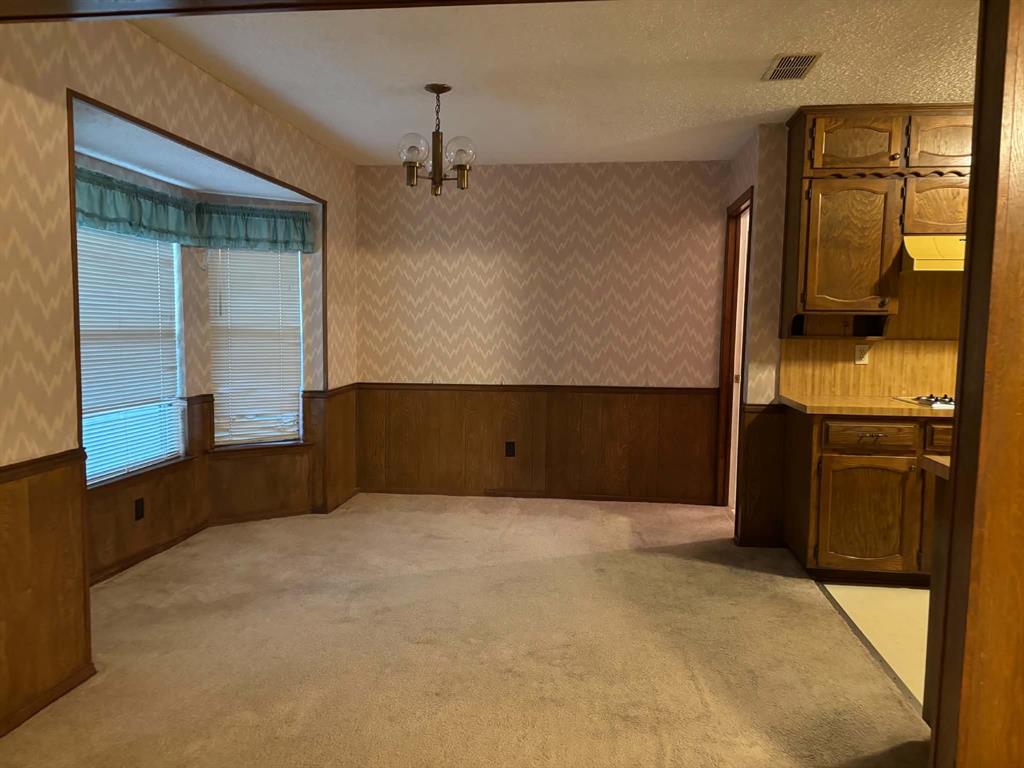 2112 River Bend Road, Arlington, TX 76014