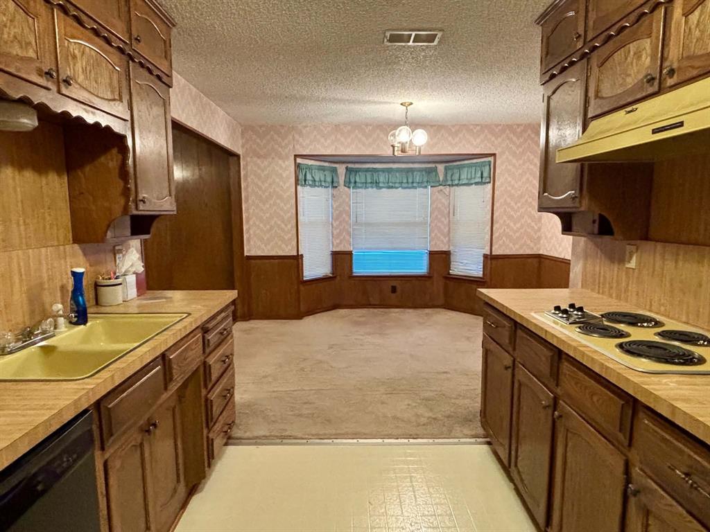 2112 River Bend Road, Arlington, TX 76014