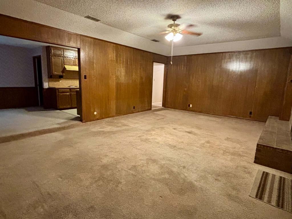 2112 River Bend Road, Arlington, TX 76014