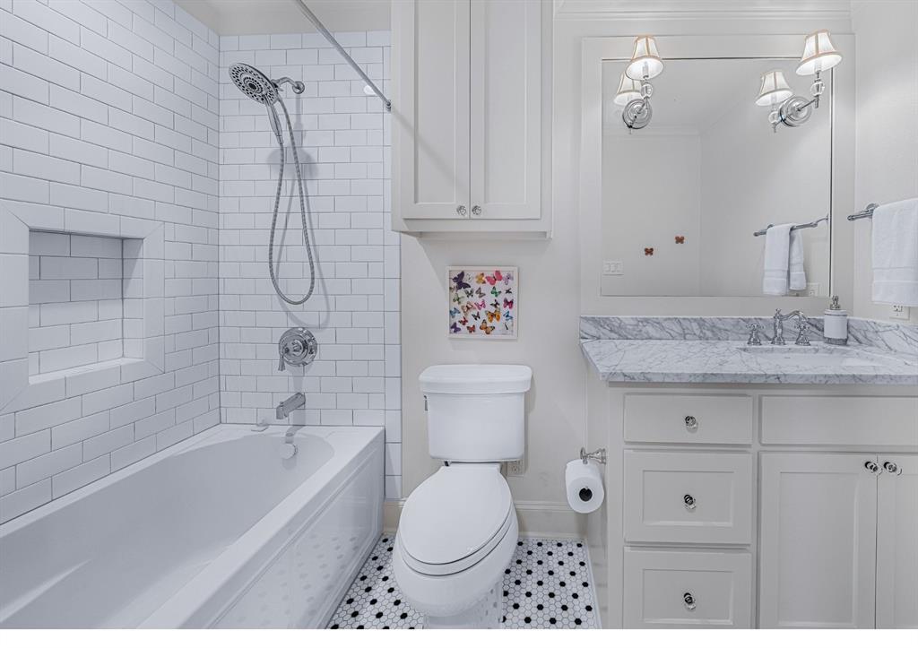 private ensuite for bedroom #4
