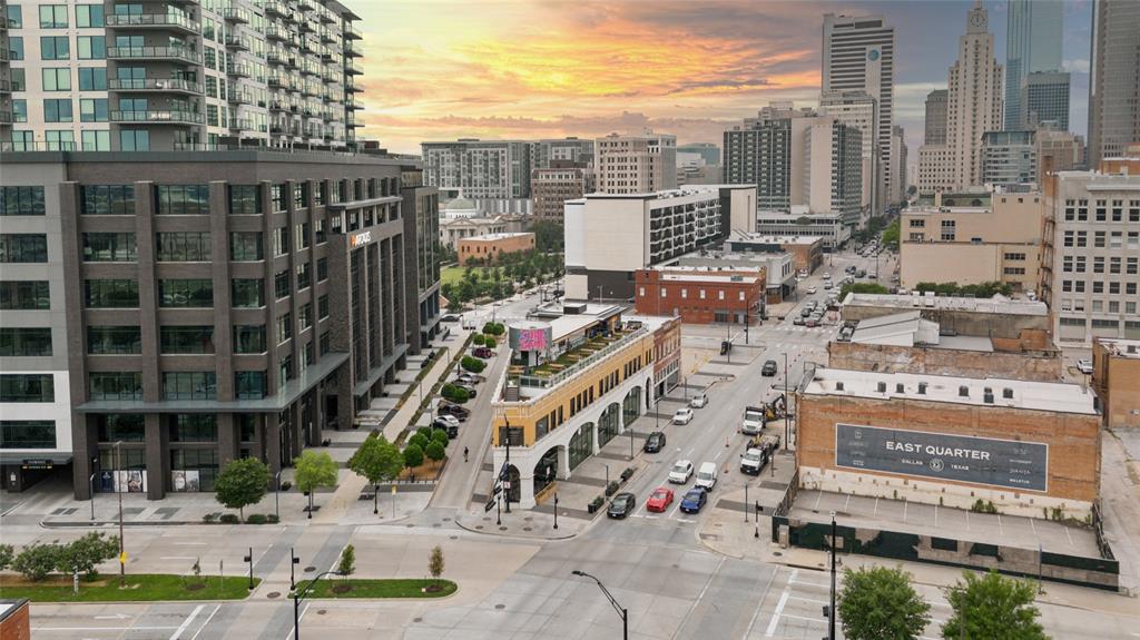 Downtown Dallas's East Quarter has reemerged as an approximately eight-block mixed-use districtbetween Downtown, the Dallas Farmers Market and Deep Ellum.