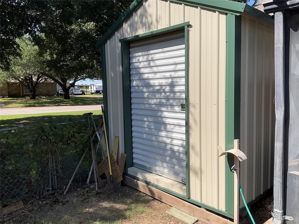 101 EdgeForest Drive, Elm Mott, TX 76640