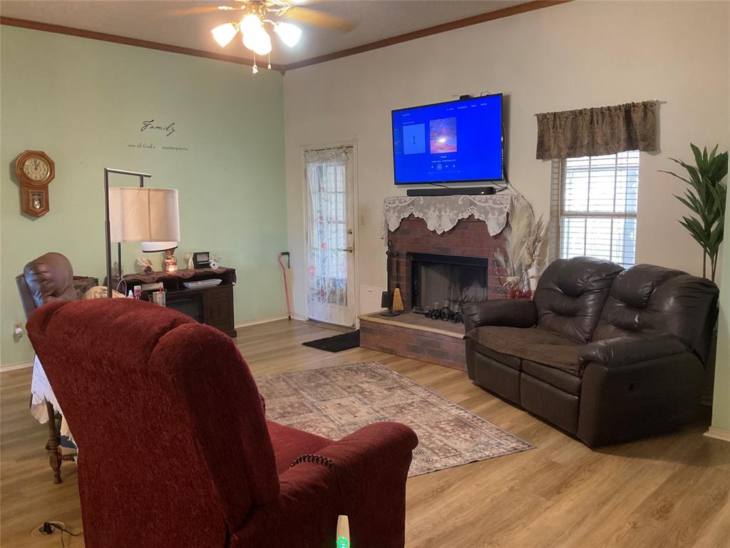 101 EdgeForest Drive, Elm Mott, TX 76640