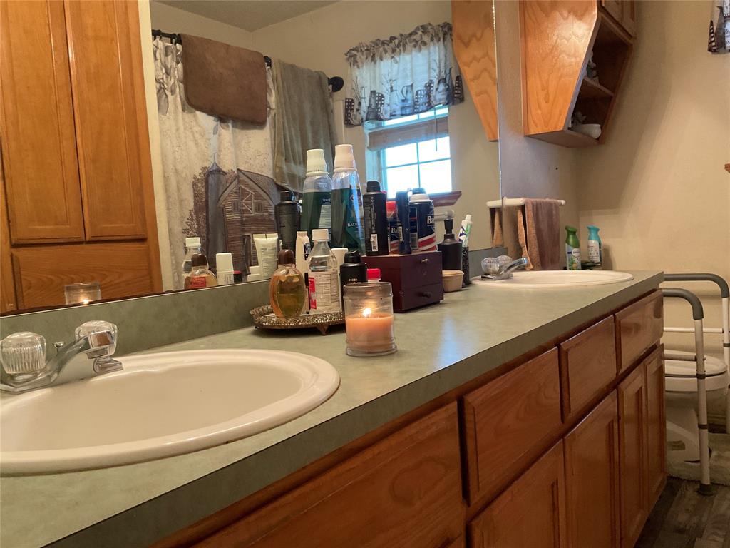 101 EdgeForest Drive, Elm Mott, TX 76640