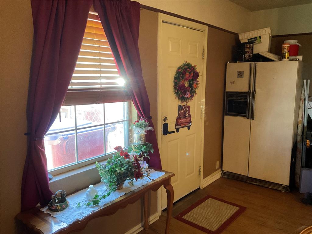 101 EdgeForest Drive, Elm Mott, TX 76640