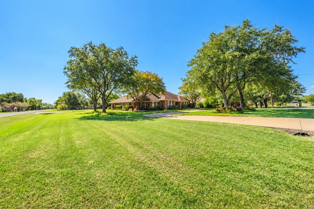 610 Shallow Creek Drive, Oak Leaf, TX 75154