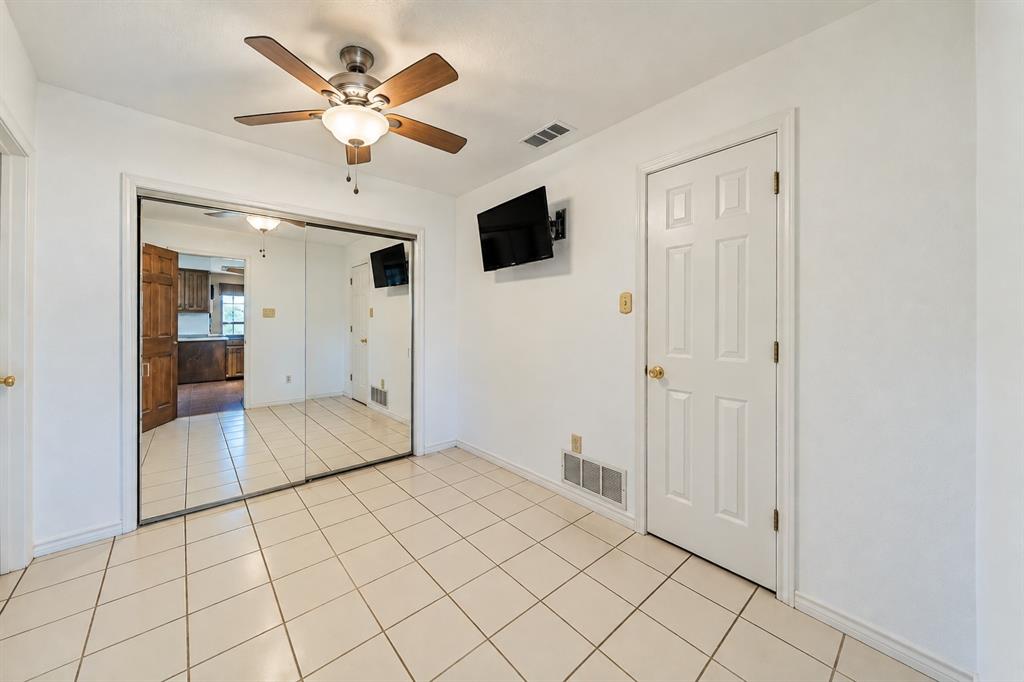 610 Shallow Creek Drive, Oak Leaf, TX 75154