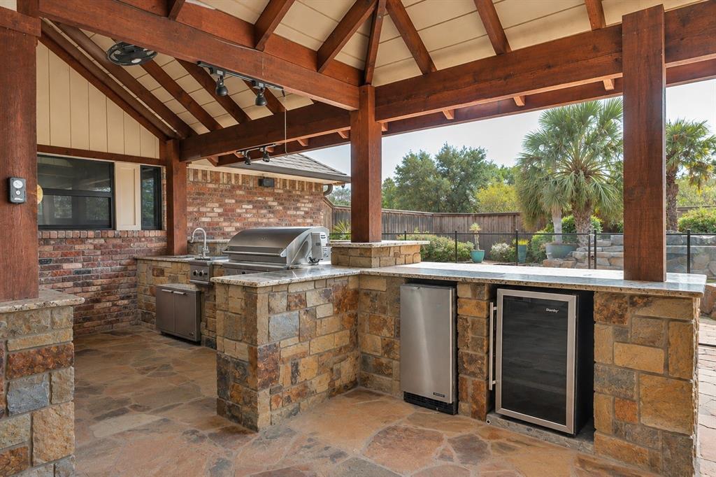 610 Shallow Creek Drive, Oak Leaf, TX 75154