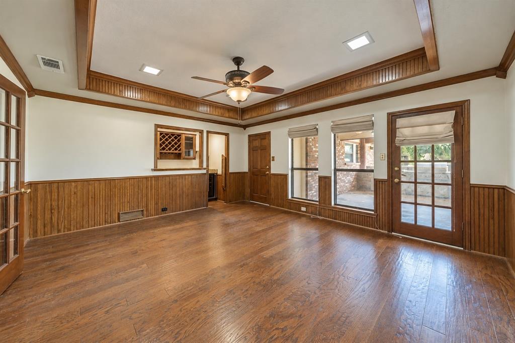 610 Shallow Creek Drive, Oak Leaf, TX 75154