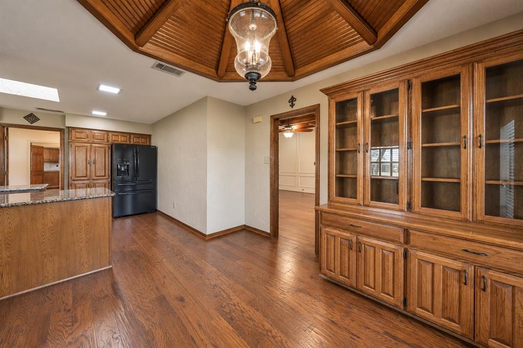 610 Shallow Creek Drive, Oak Leaf, TX 75154