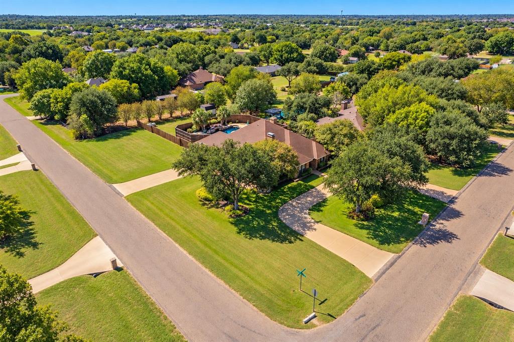 610 Shallow Creek Drive, Oak Leaf, TX 75154