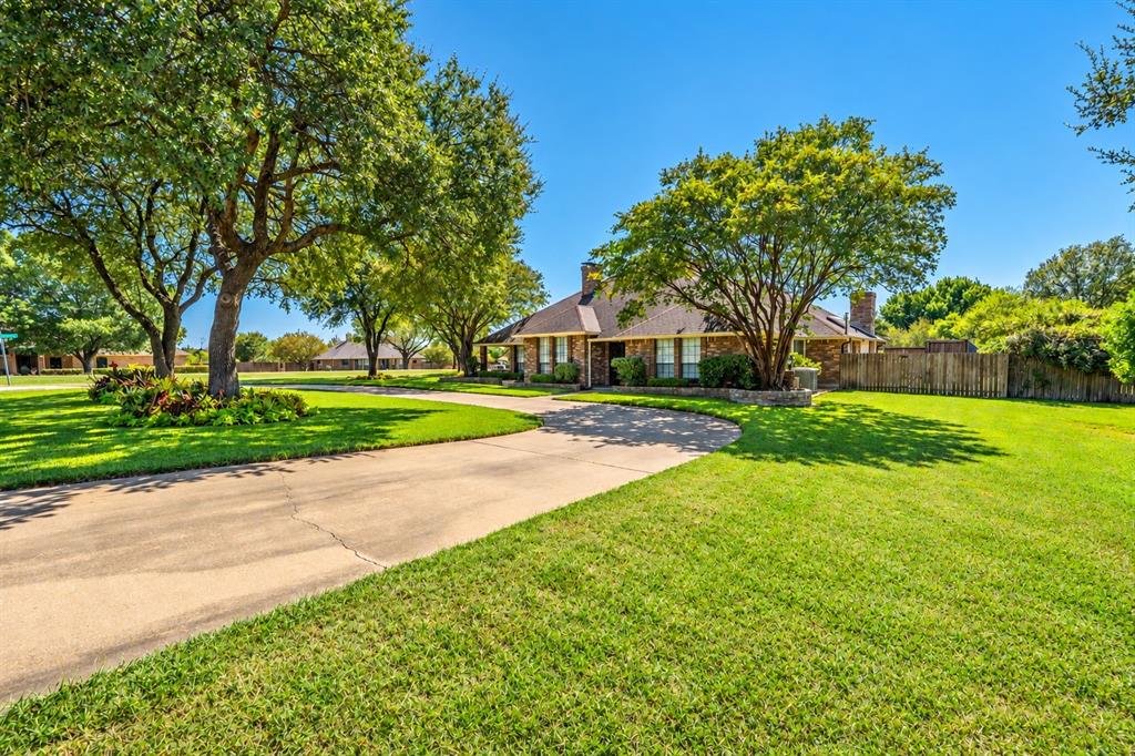 610 Shallow Creek Drive, Oak Leaf, TX 75154