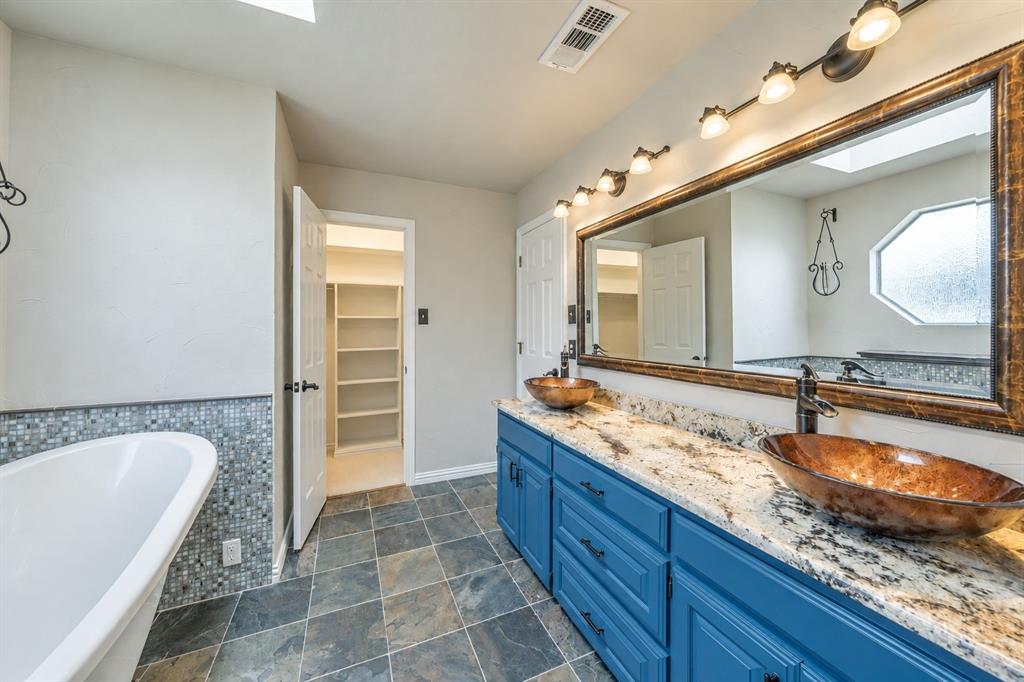 610 Shallow Creek Drive, Oak Leaf, TX 75154