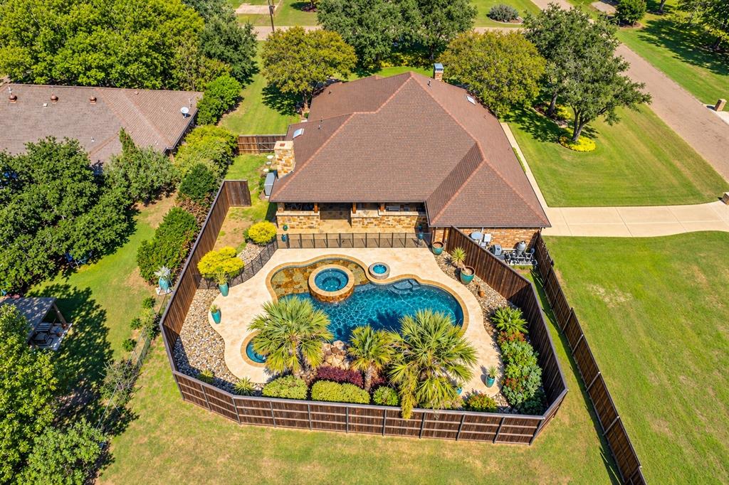 610 Shallow Creek Drive, Oak Leaf, TX 75154