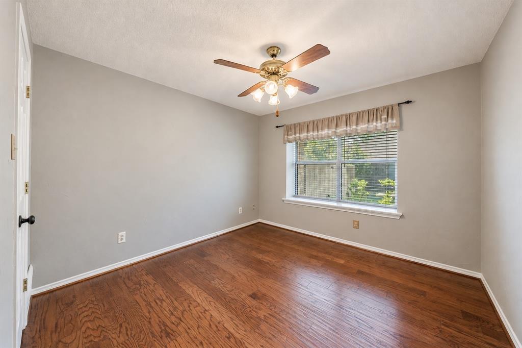 610 Shallow Creek Drive, Oak Leaf, TX 75154