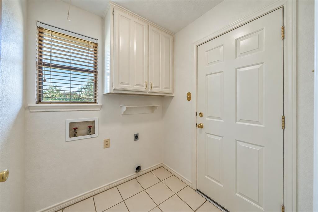 610 Shallow Creek Drive, Oak Leaf, TX 75154