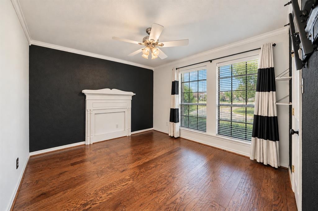 610 Shallow Creek Drive, Oak Leaf, TX 75154