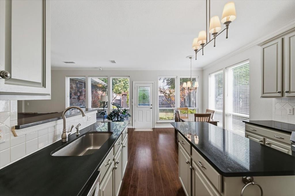 Beautiful granite - painted cabinets - pantry - decorative lighting - door to back yard Beautiful granite - painted cabinets - pantry - decorative lighting - door to back yard