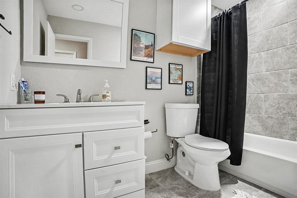 48 E Mountain Creek Court, Grand Prairie, TX 75052
