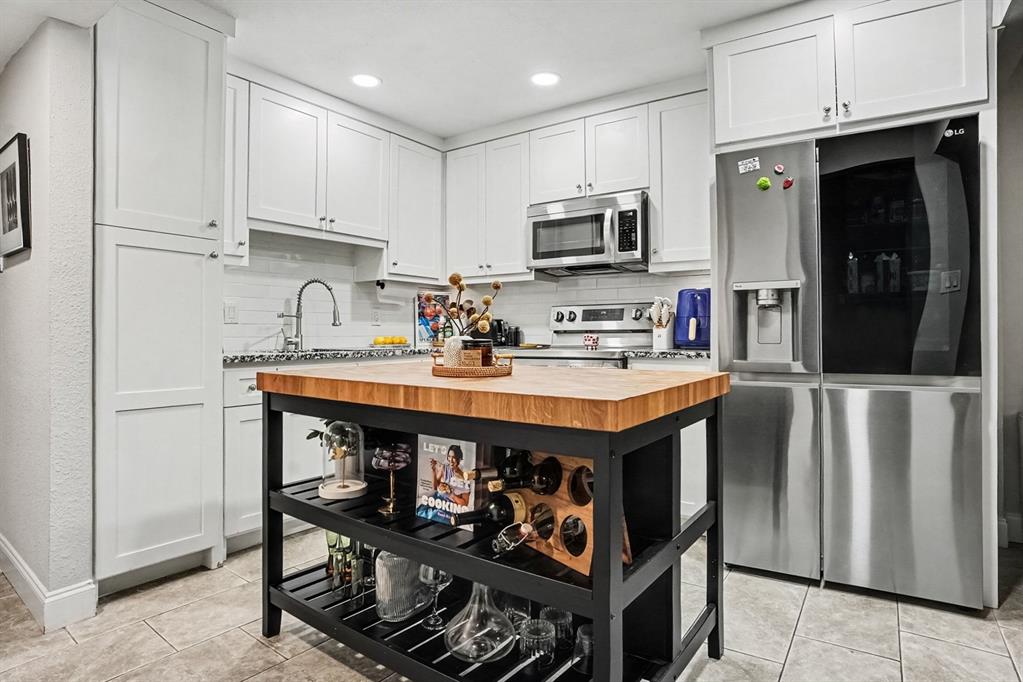 48 E Mountain Creek Court, Grand Prairie, TX 75052