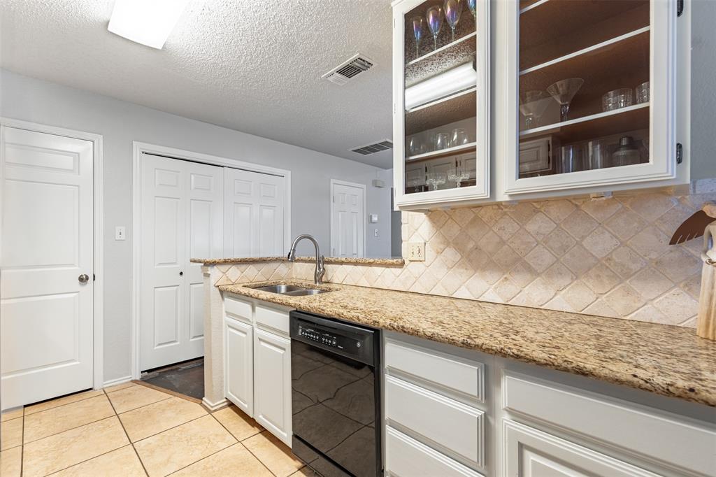 422 Santa Fe Trail, #11, Irving, TX 75063