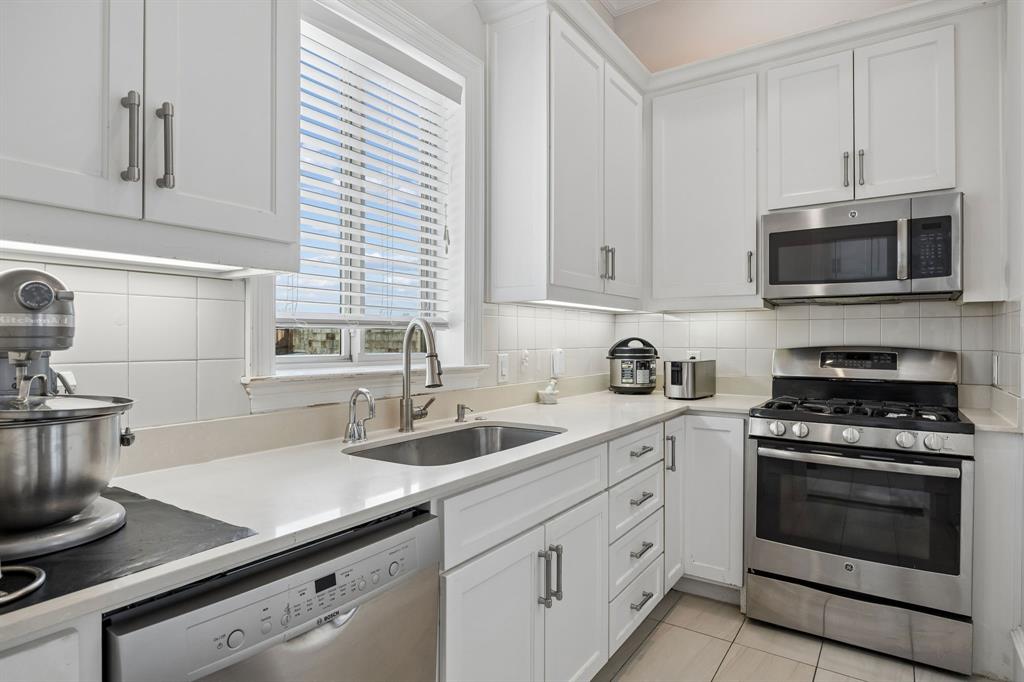 917 Lake Carillon Lane, Southlake, TX 76092