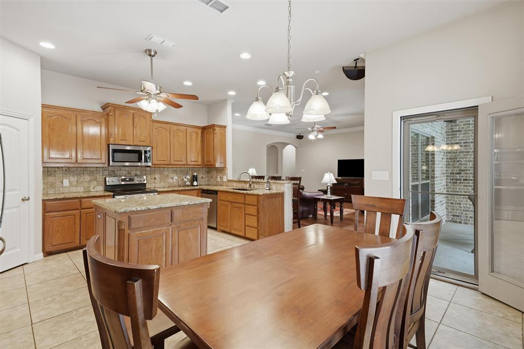 136 Castle Pines Drive, Willow Park, TX 76008