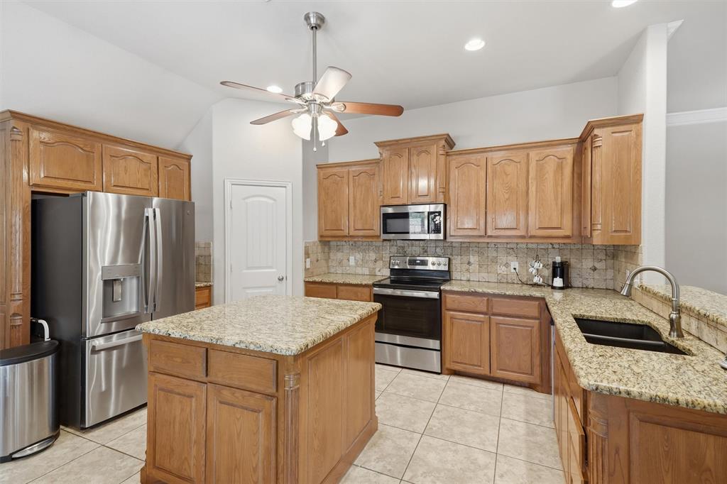 136 Castle Pines Drive, Willow Park, TX 76008