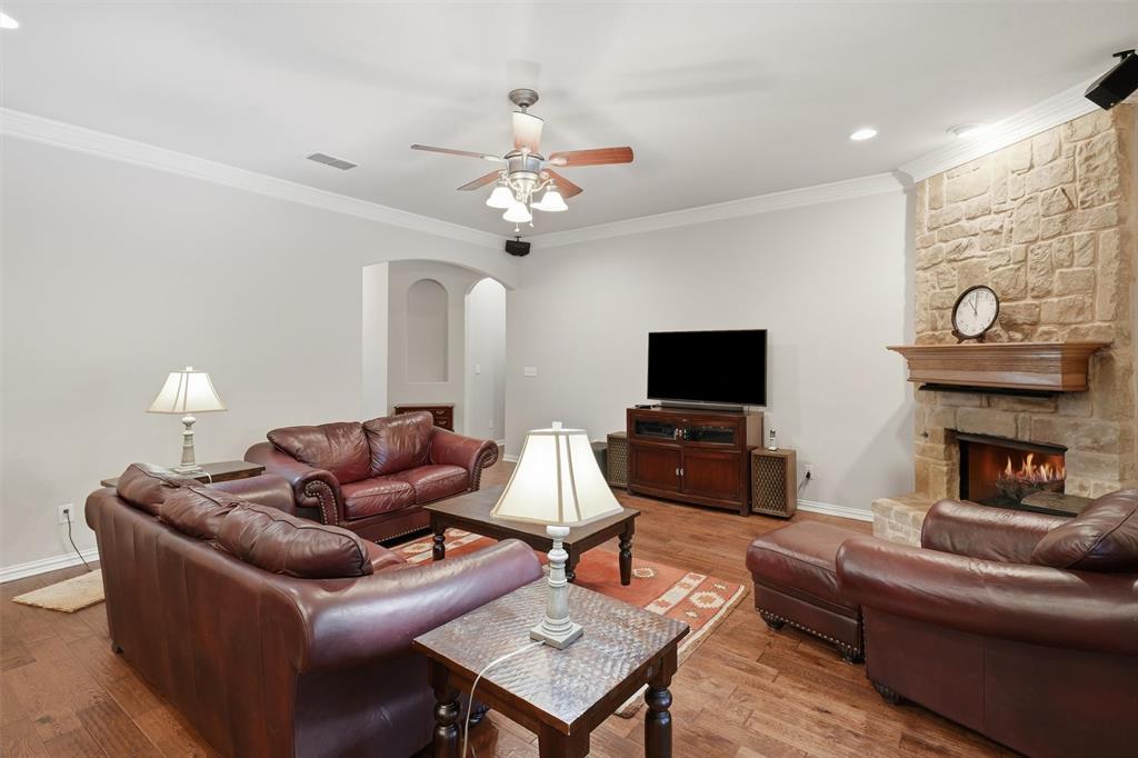 136 Castle Pines Drive, Willow Park, TX 76008