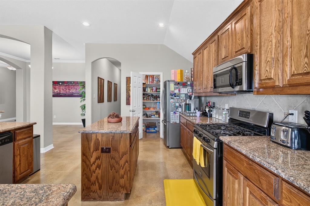 700 Edgewood Drive, DeSoto, TX 75115