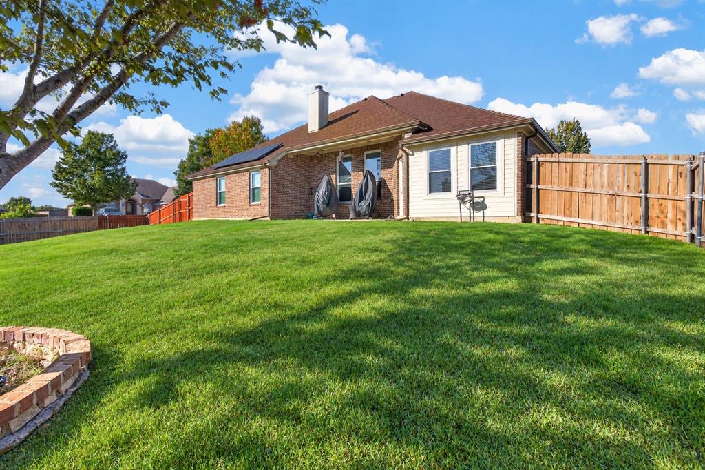 700 Edgewood Drive, DeSoto, TX 75115